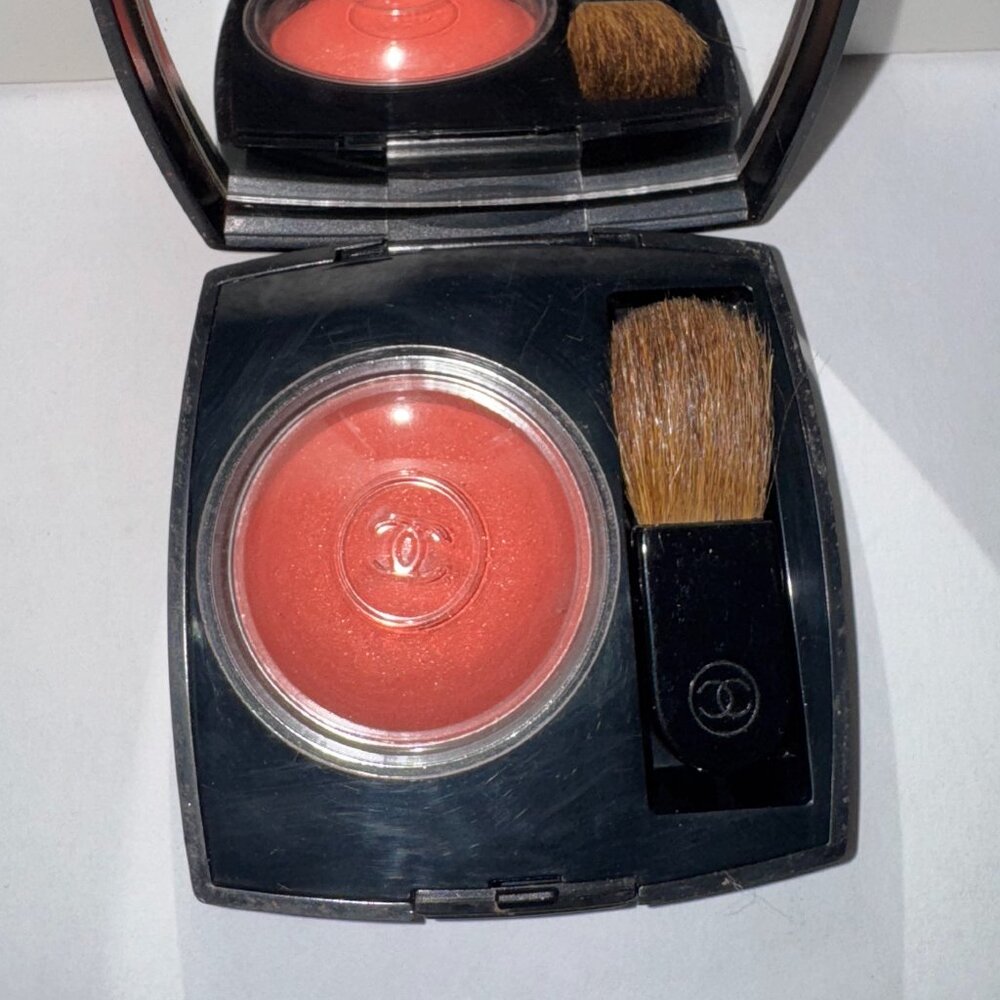 Chanel Red Fire Blush~Rare - Picture 2 of 3